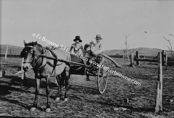 PEOPLE I HAVE SEEN ALBUM PAGE 18 AUSTRALIA ON WHEELS  THE BUGGY